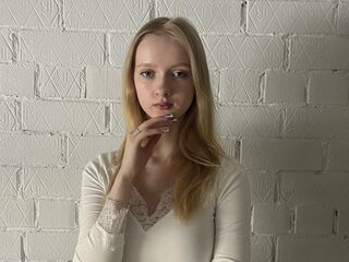 hot cam girl masturbating with dildo TiaraHaberkamp