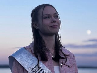 hot strip tease web cam TraciGirbach