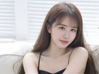 cam girl playing with vibrator YuLiss