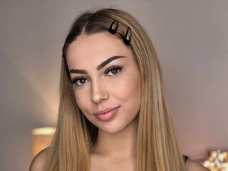 naked camgirl masturbating with dildo ZaraPlaya